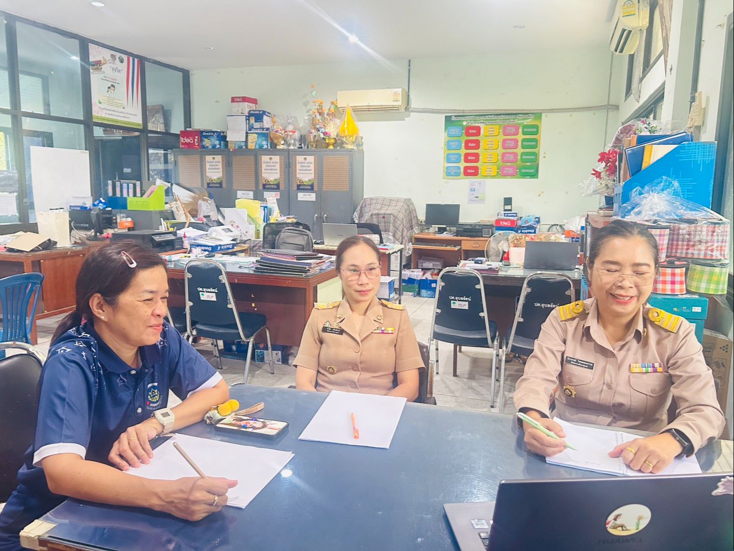 สพอ.อุบลรัตน์ จังหวัดขอนแก่น เข้าร่วมรับชมการถ่ายทอดองค์ความรู้ด้านการตระหนักรู้ภัยคุมคามทางด้านไซเบอร์ (Cybersecurity Awareness)